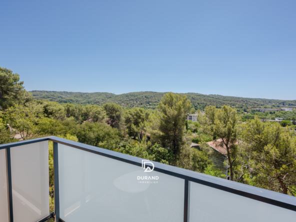 APPARTEMENT - LUMINEUX AVEC EXTÉRIEUR - VUE PANORAMIQUE ET STATIONNEMENT - 13100 AIX EN PROVENCE