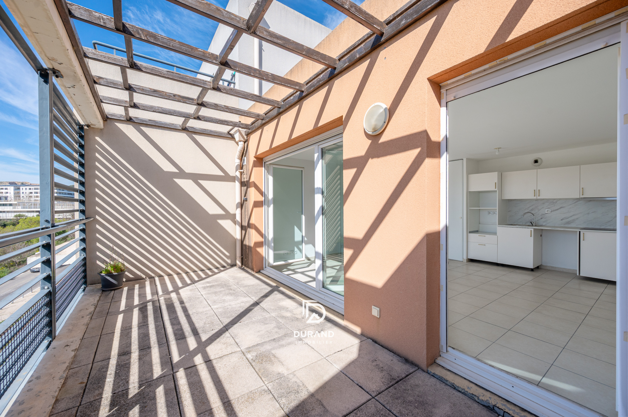 APPARTEMENT - PARKING - TERRASSE - SAINTE MARTHE - 13014 MARSEILLE