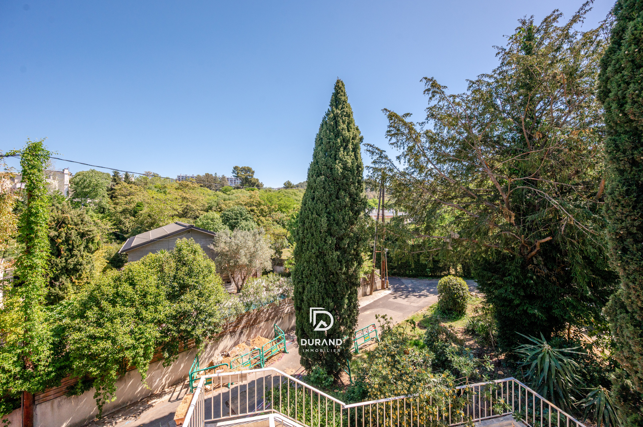 APPARTEMENT - T4 - LES BAUMETTES - 13009 MARSEILLE