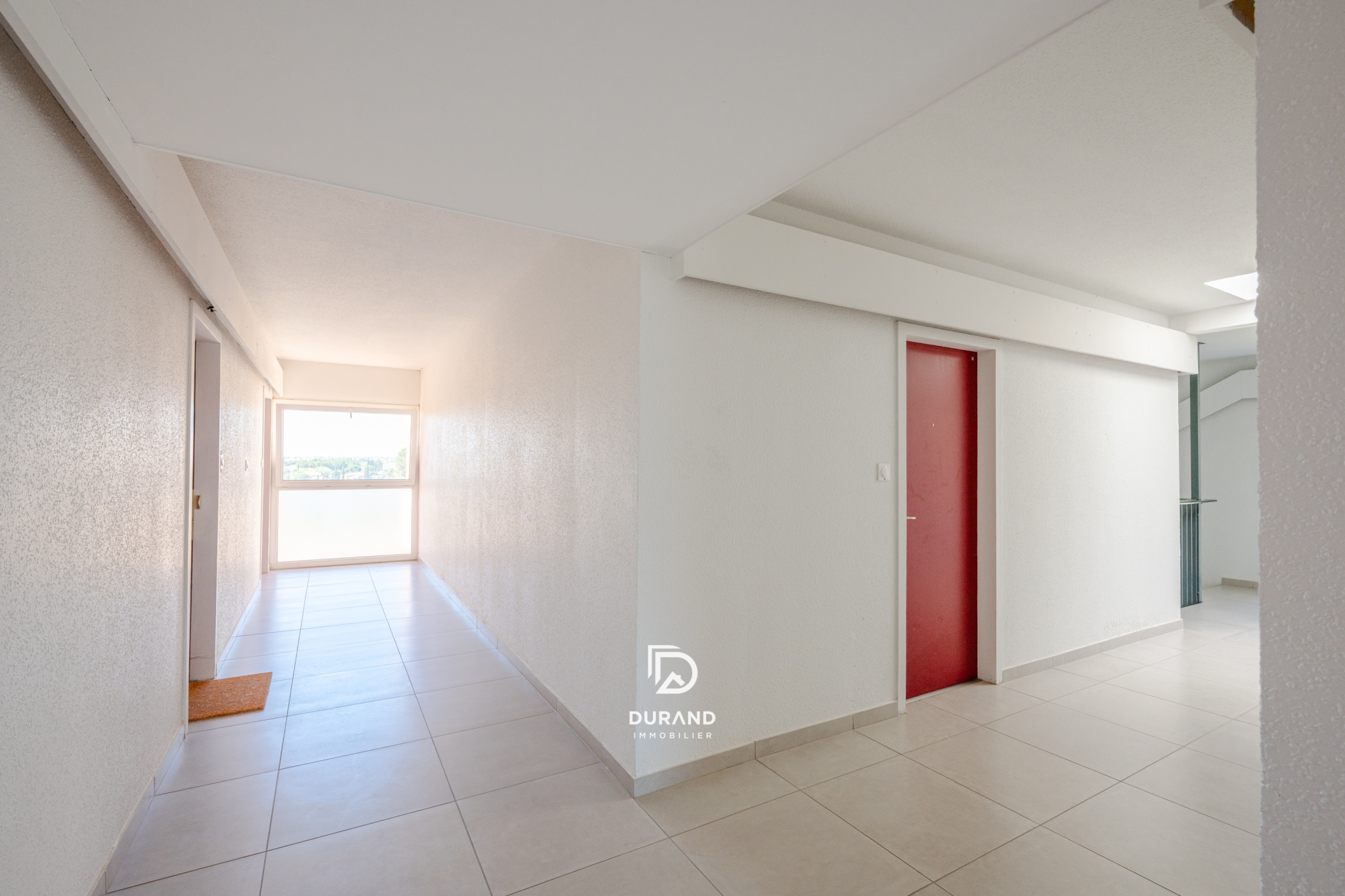APPARTEMENT - LUMINEUX AVEC EXTÉRIEUR - VUE PANORAMIQUE ET STATIONNEMENT - 13100 AIX EN PROVENCE