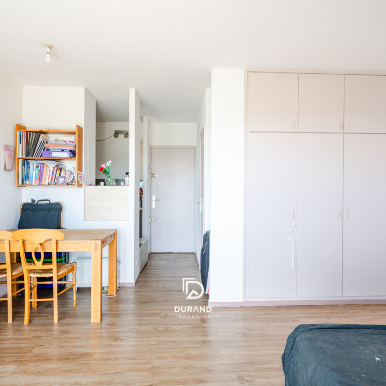 APPARTEMENT - LUMINEUX AVEC EXTÉRIEUR - VUE PANORAMIQUE ET STATIONNEMENT - 13100 AIX EN PROVENCE