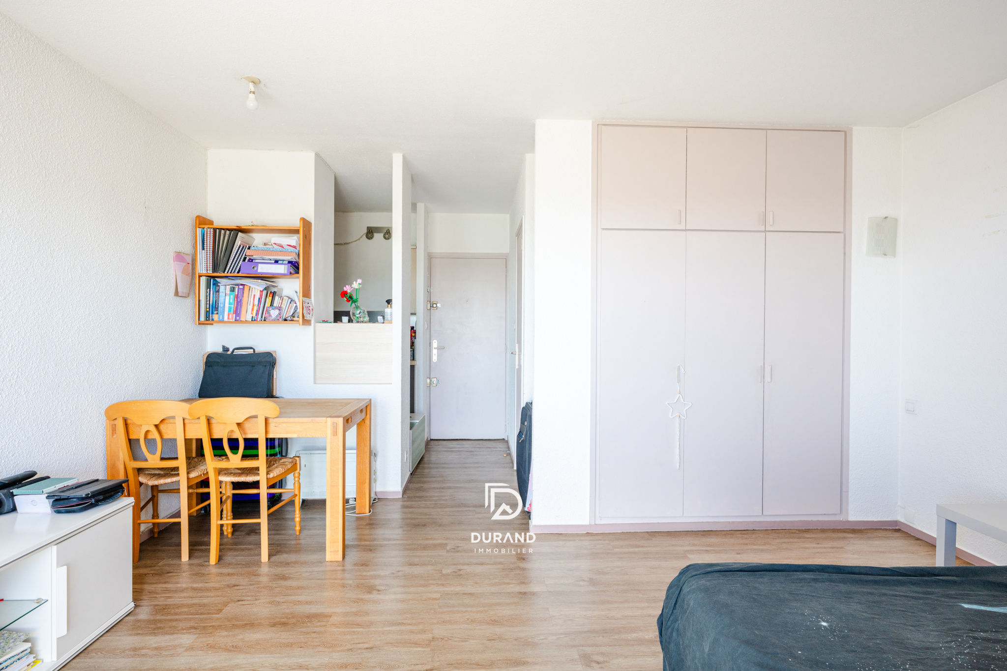 APPARTEMENT - LUMINEUX AVEC EXTÉRIEUR - VUE PANORAMIQUE ET STATIONNEMENT - 13100 AIX EN PROVENCE