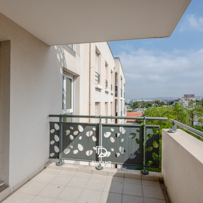 APPARTEMENT - TERRASSES - PARKING -  CHUTES-LAVIE 13004 MARSEILLE