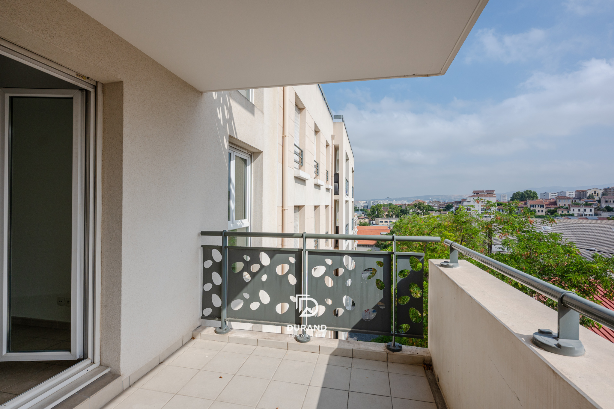 APPARTEMENT - TERRASSES - PARKING -  CHUTES-LAVIE 13004 MARSEILLE