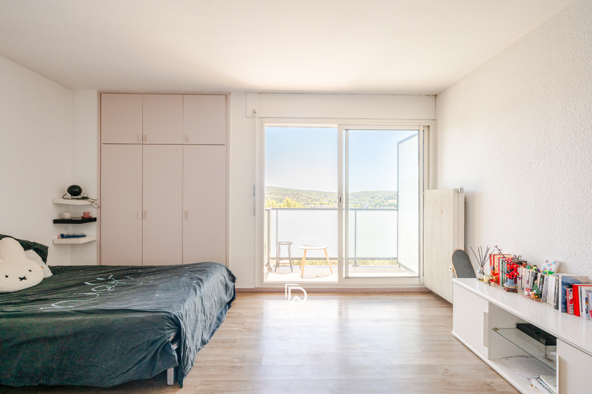 APPARTEMENT - LUMINEUX AVEC EXTÉRIEUR - VUE PANORAMIQUE ET STATIONNEMENT - 13100 AIX EN PROVENCE