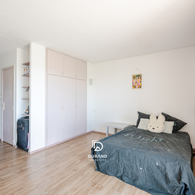 APPARTEMENT - LUMINEUX AVEC EXTÉRIEUR - VUE PANORAMIQUE ET STATIONNEMENT - 13100 AIX EN PROVENCE