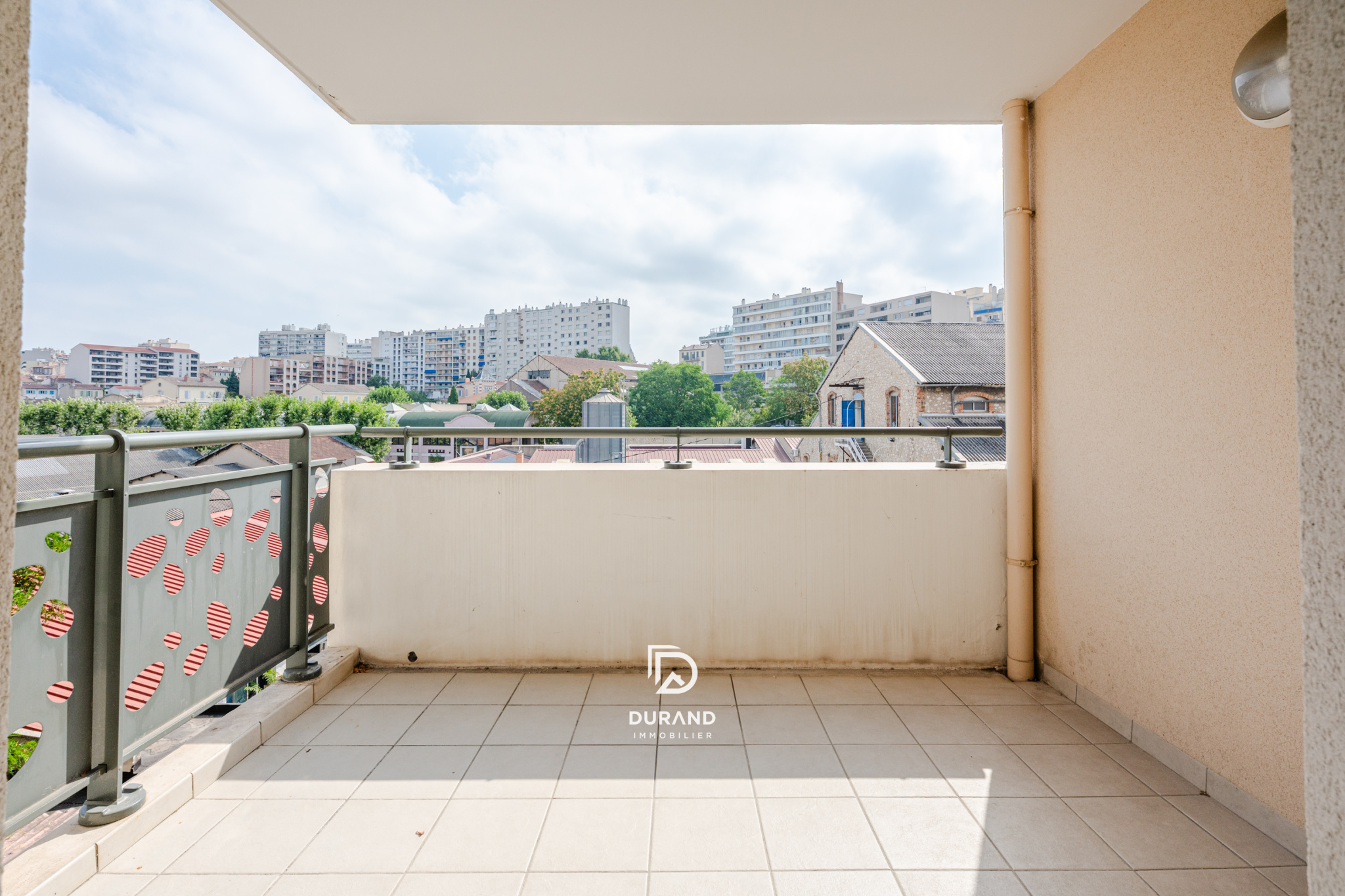 APPARTEMENT - TERRASSES - PARKING -  CHUTES-LAVIE 13004 MARSEILLE