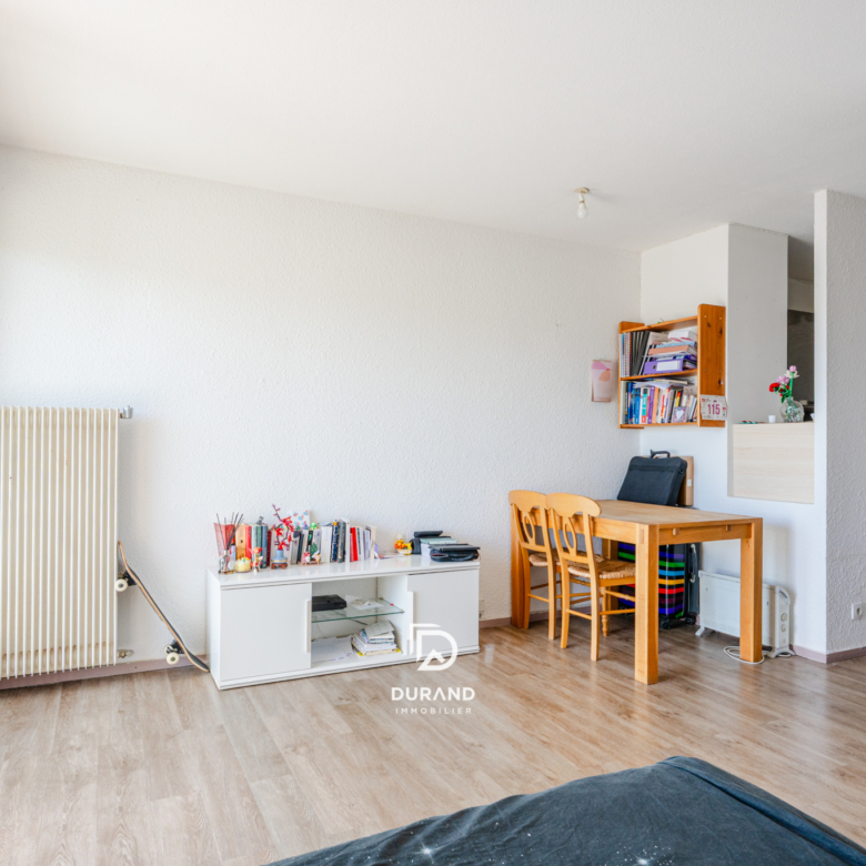 APPARTEMENT - LUMINEUX AVEC EXTÉRIEUR - VUE PANORAMIQUE ET STATIONNEMENT - 13100 AIX EN PROVENCE