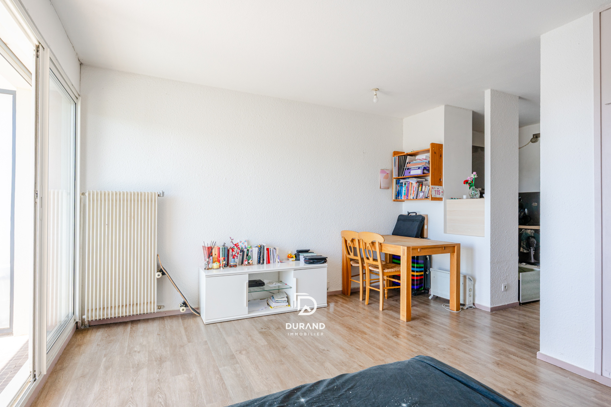 APPARTEMENT - LUMINEUX AVEC EXTÉRIEUR - VUE PANORAMIQUE ET STATIONNEMENT - 13100 AIX EN PROVENCE