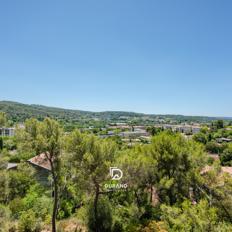 APPARTEMENT - LUMINEUX AVEC EXTÉRIEUR - VUE PANORAMIQUE ET STATIONNEMENT - 13100 AIX EN PROVENCE