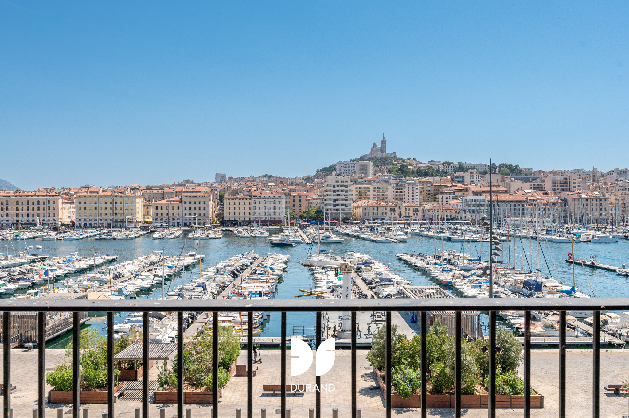 APPARTEMENT - POUILLON - VIEUX PORT - 13002 MARSEILLE
