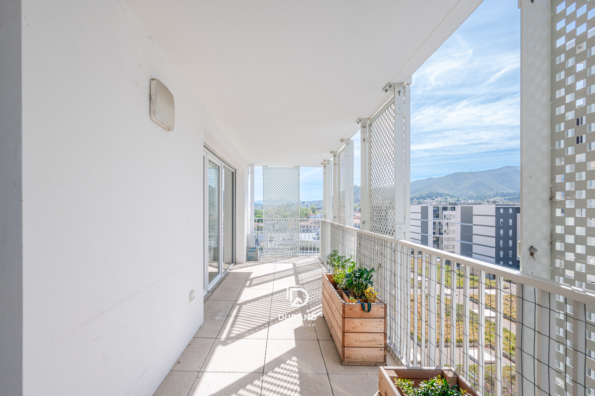 APPARTEMENT - PARKING - TERRASSE - 13010 MARSEILLE