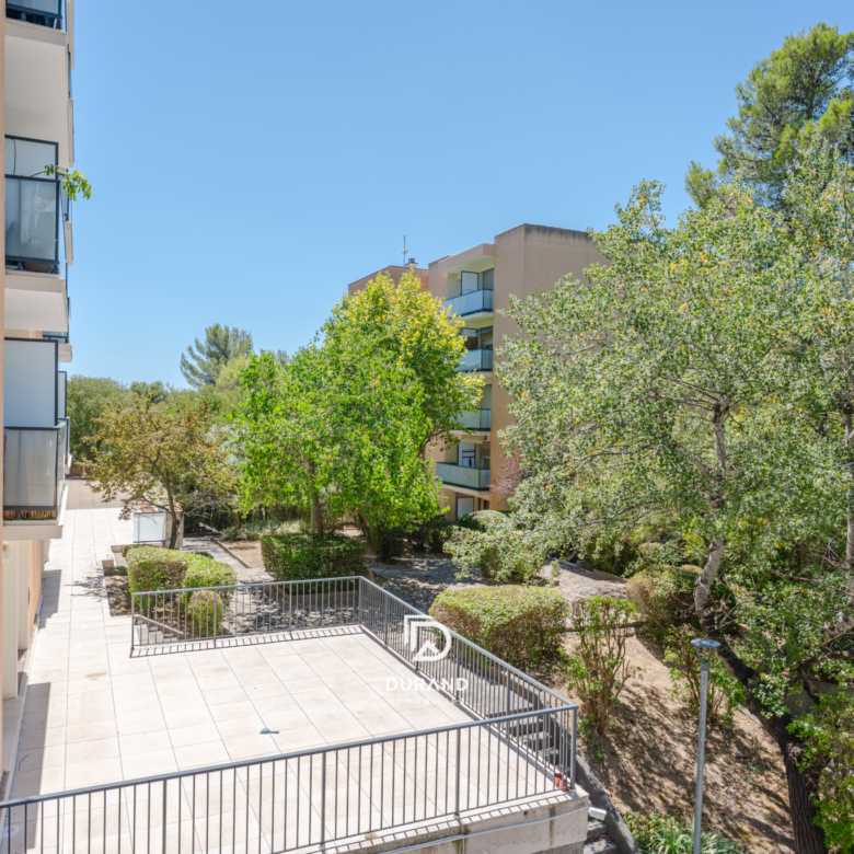 APPARTEMENT - LUMINEUX AVEC EXTÉRIEUR - VUE PANORAMIQUE ET STATIONNEMENT - 13100 AIX EN PROVENCE