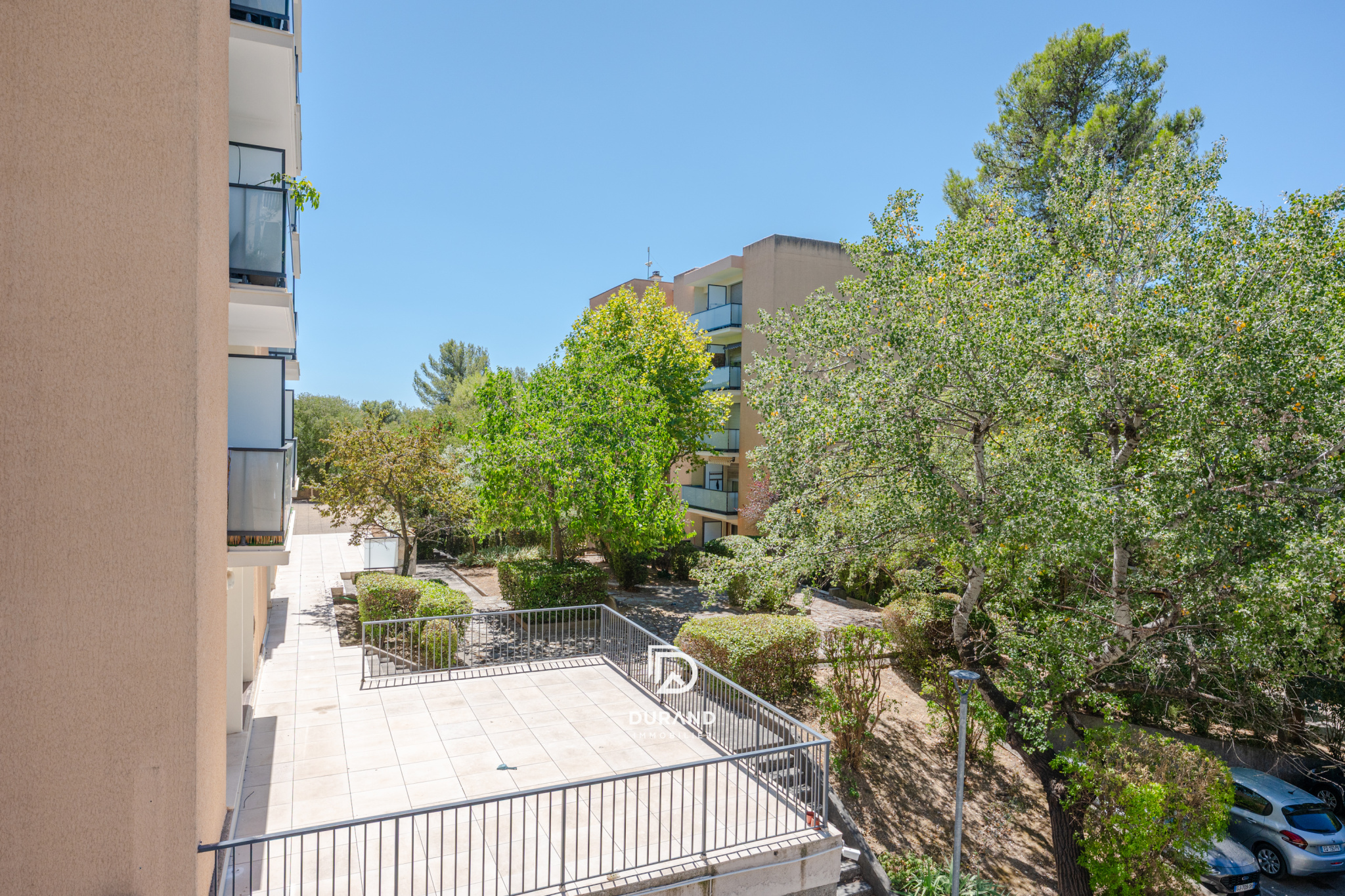 APPARTEMENT - LUMINEUX AVEC EXTÉRIEUR - VUE PANORAMIQUE ET STATIONNEMENT - 13100 AIX EN PROVENCE