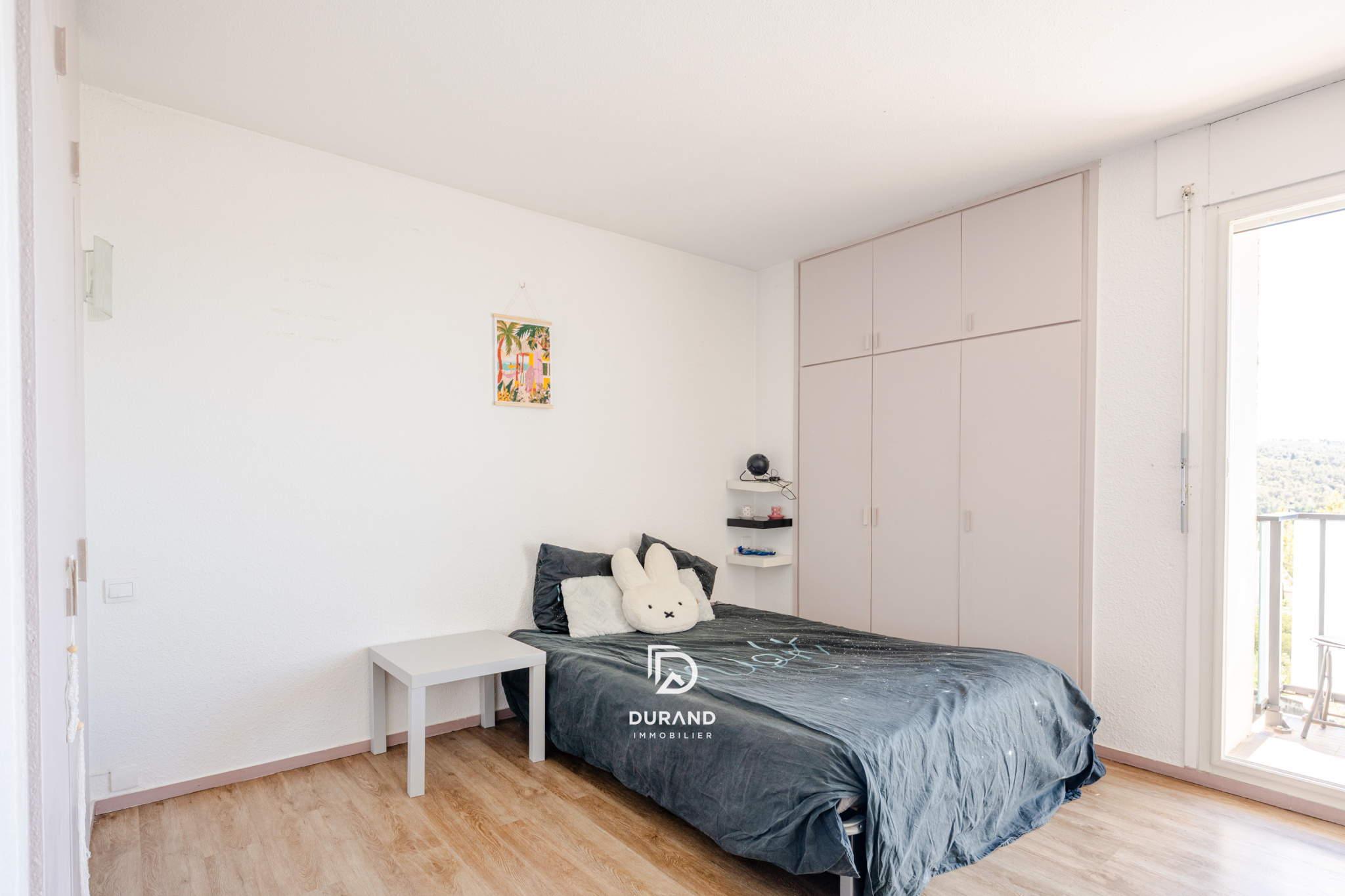 APPARTEMENT - LUMINEUX AVEC EXTÉRIEUR - VUE PANORAMIQUE ET STATIONNEMENT - 13100 AIX EN PROVENCE