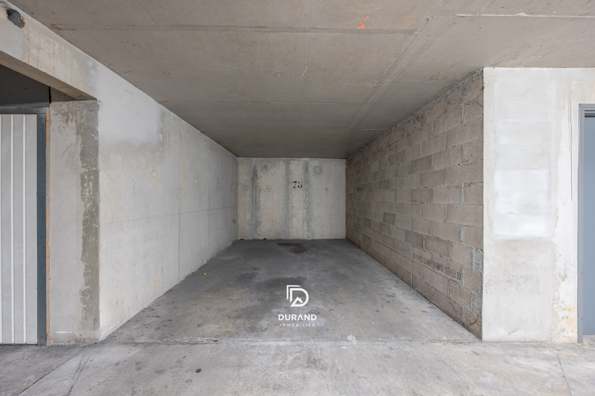 PARKING - 13014 - ST MARTHE