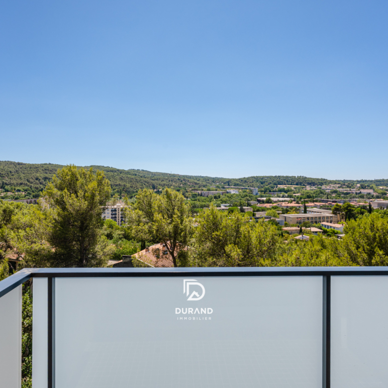 APPARTEMENT - LUMINEUX AVEC EXTÉRIEUR - VUE PANORAMIQUE ET STATIONNEMENT - 13100 AIX EN PROVENCE