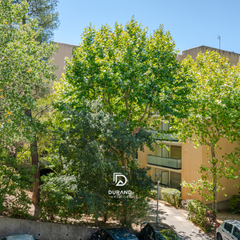 APPARTEMENT - LUMINEUX AVEC EXTÉRIEUR - VUE PANORAMIQUE ET STATIONNEMENT - 13100 AIX EN PROVENCE