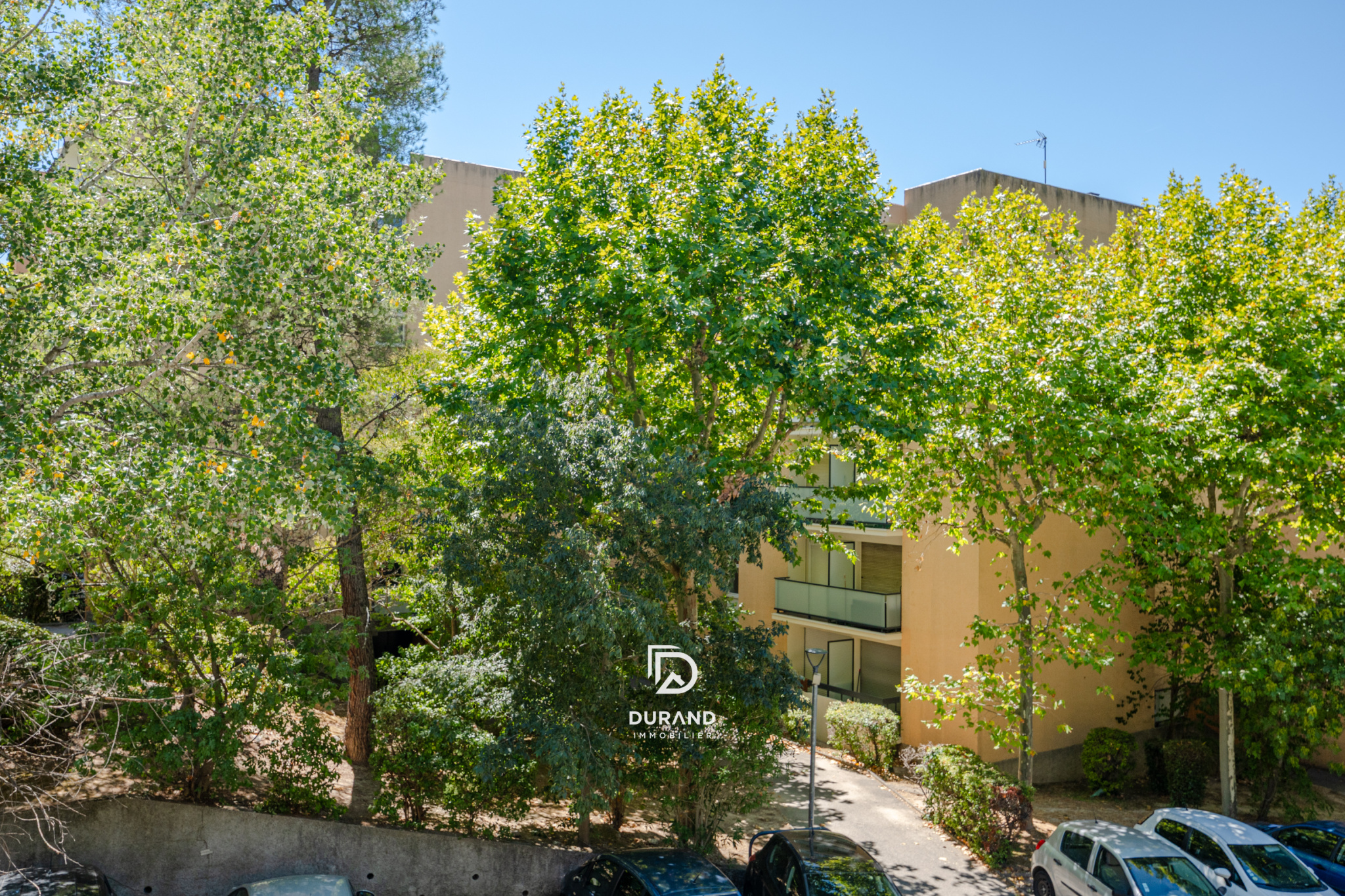 APPARTEMENT - LUMINEUX AVEC EXTÉRIEUR - VUE PANORAMIQUE ET STATIONNEMENT - 13100 AIX EN PROVENCE