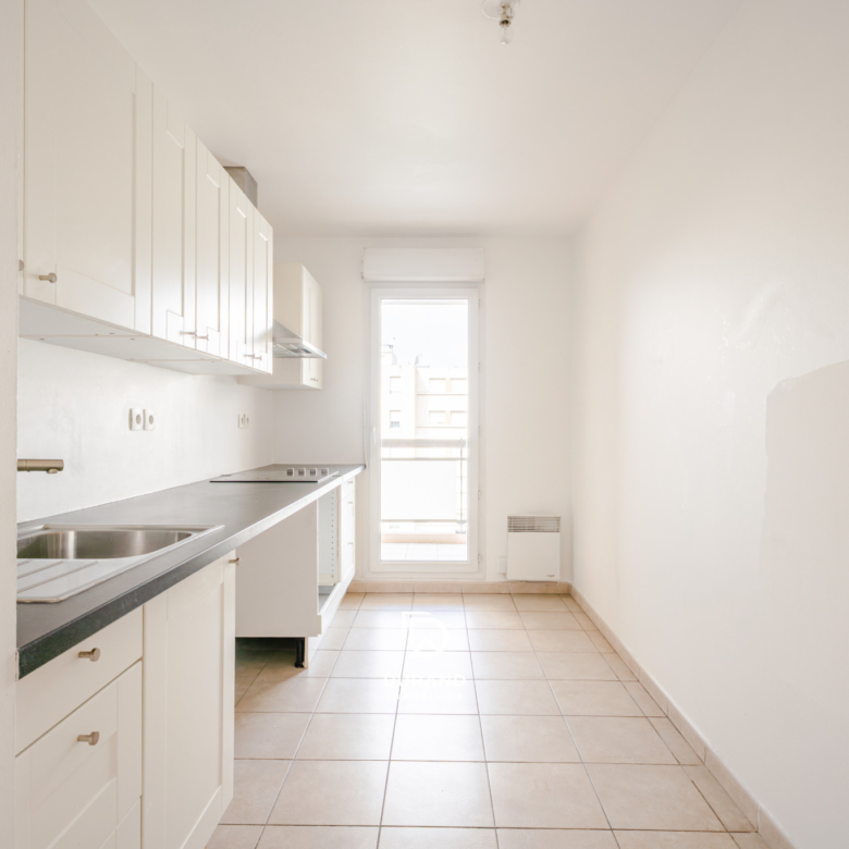 APPARTEMENT - TERRASSES - PARKING -  CHUTES-LAVIE 13004 MARSEILLE