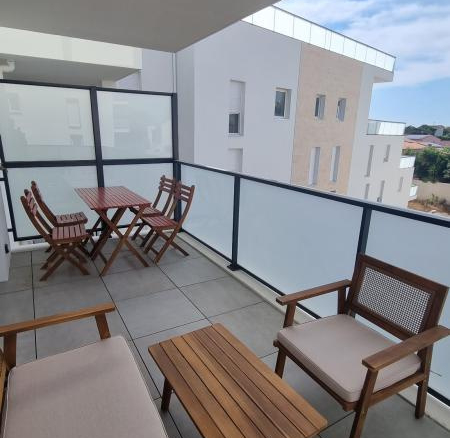 VIEILLE CHAPELLE - POINTE ROUGE 8éme - T2 MEUBLE AVEC TERRASSE DANS RESIDENCE NEUVE