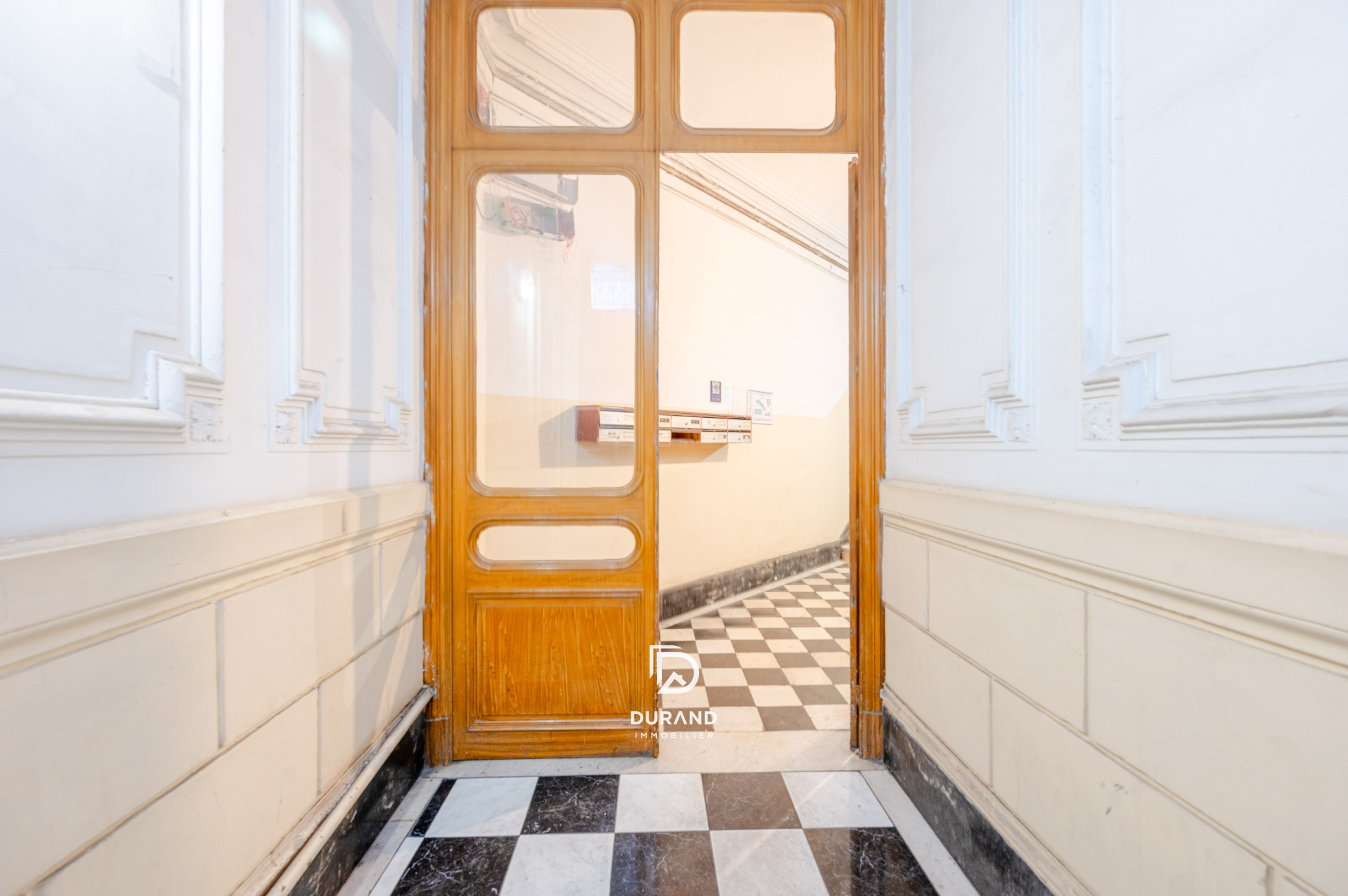 APPARTEMENT – IMMEUBLE BOURGEOIS – COURS LIEUTAUD – 13001 MARSEILLE APPARTEMENT - IMMEUBLE BOURGEOIS - COURS LIEUTAUD - 13001 MARSEILLE