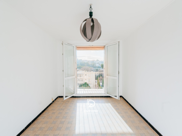 APPARTEMENT - TERRASSES - VUE DEGAGEE - SAINT JUST - 13013 MARSEILLE