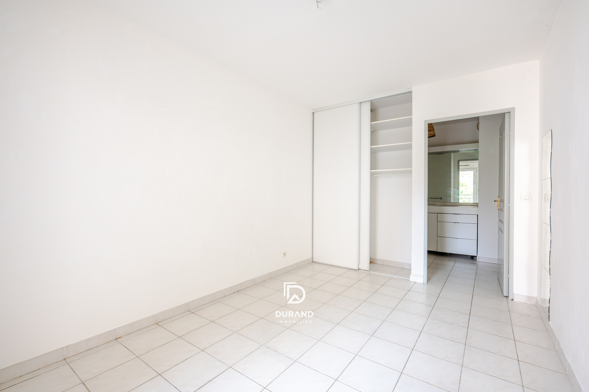 APPARTEMENT - TYPE 2 - LE CAMAS - 13005 Marseille