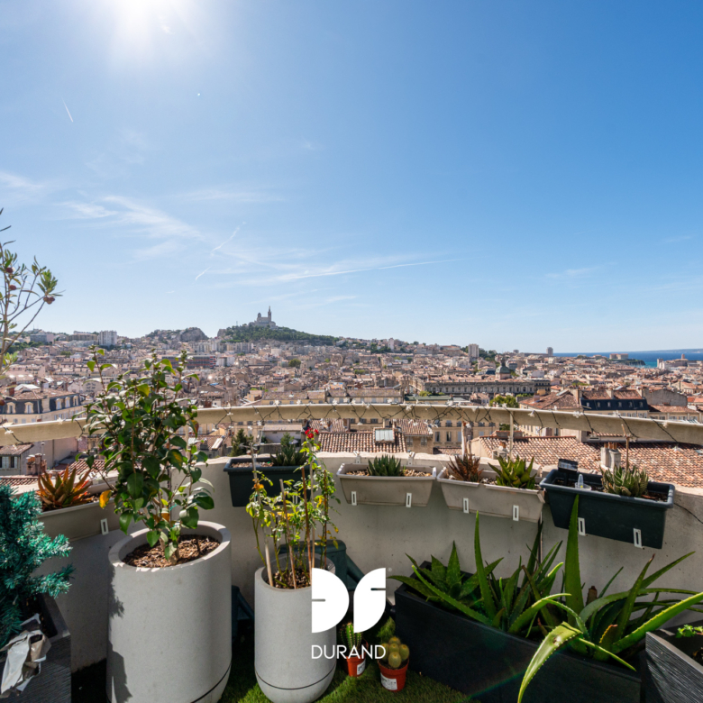 APPARTEMENT - TYPE 3 - VUE PANORAMIQUE - LOUE - 13006 MARSEILLE