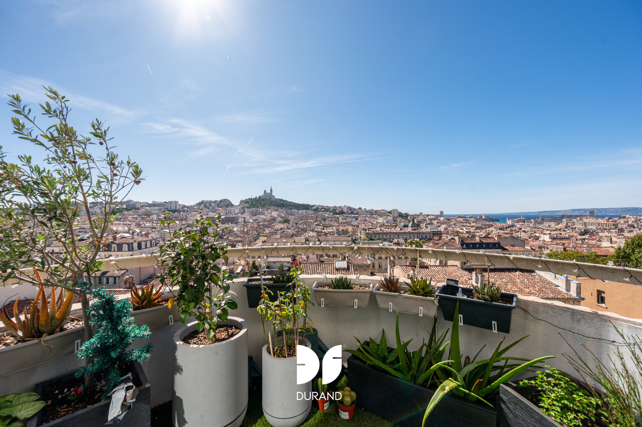 APPARTEMENT - TYPE 3 - VUE PANORAMIQUE - LOUE - 13006 MARSEILLE