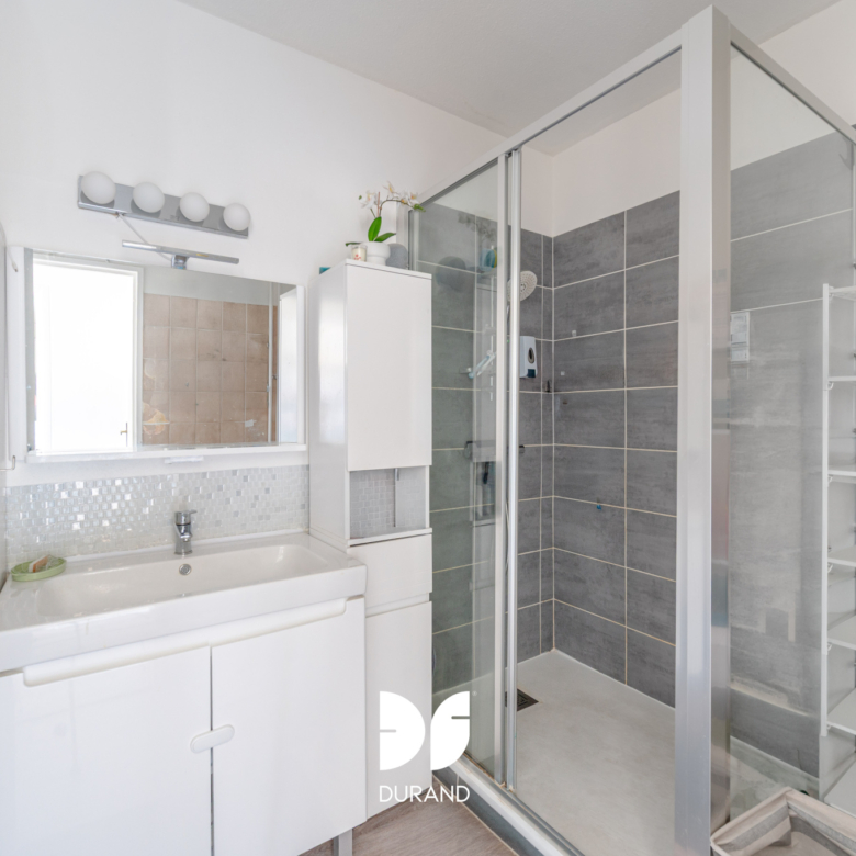 APPARTEMENT - TYPE 3 - VUE PANORAMIQUE - LOUE - 13006 MARSEILLE
