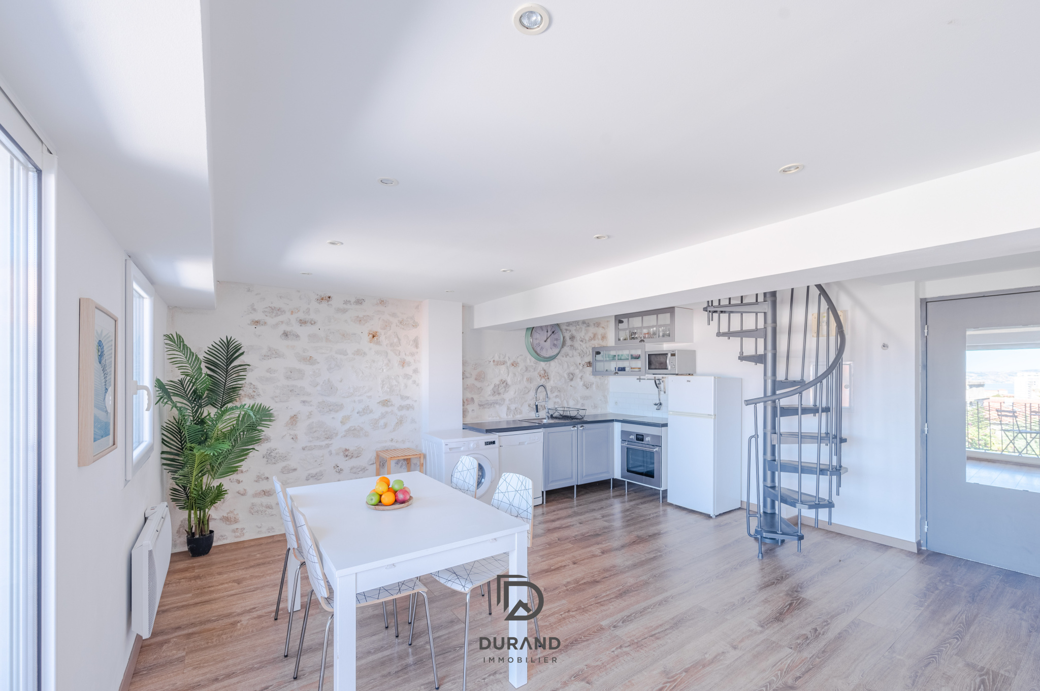 APPARTEMENT - ROUCAS BLANC - 13007 MARSEILLE