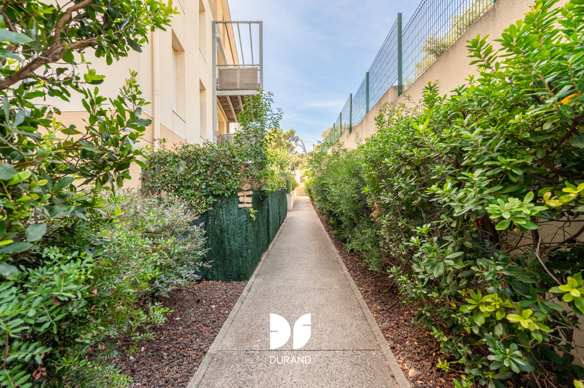 APPARTEMENT - T3 - 57M2 - LES TROIS LUCS - 13012 MARSEILLE