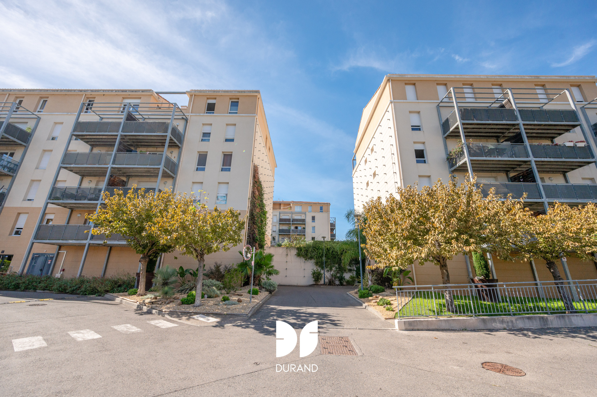 APPARTEMENT - T3 - 57M2 - LES TROIS LUCS - 13012 MARSEILLE