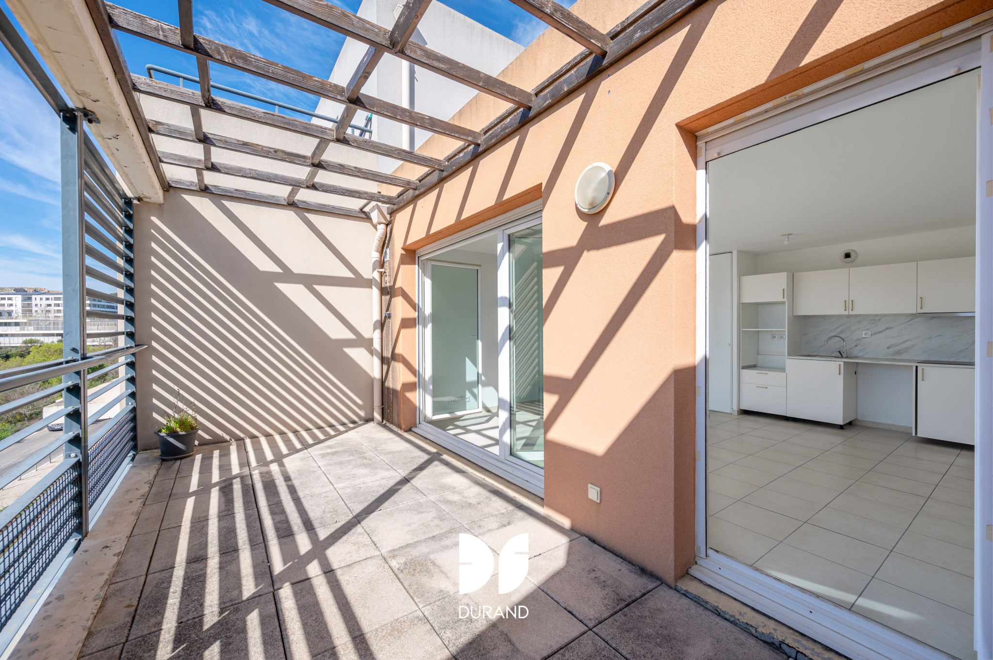 APPARTEMENT – PARKING – TERRASSE – SAINTE MARTHE – 13014 MARSEILLE APPARTEMENT - PARKING - TERRASSE - SAINTE MARTHE - 13014 MARSEILLE