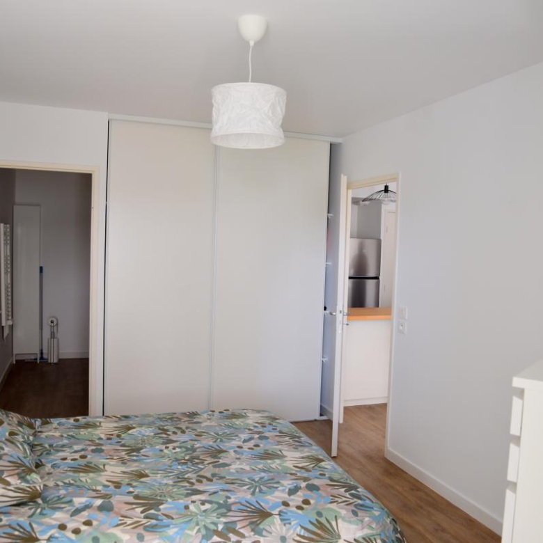 T2 MEUBLE avec terrasse   Résidence récente Rouet/Cantini   8? Marseille
