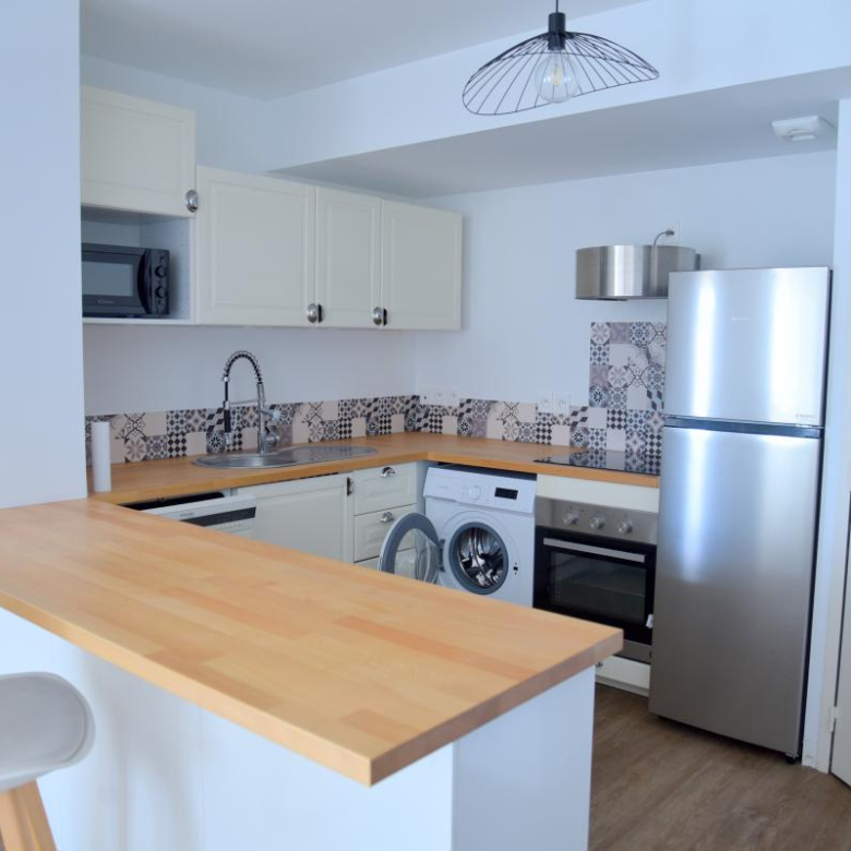 T2 MEUBLE avec terrasse   Résidence récente Rouet/Cantini   8? Marseille